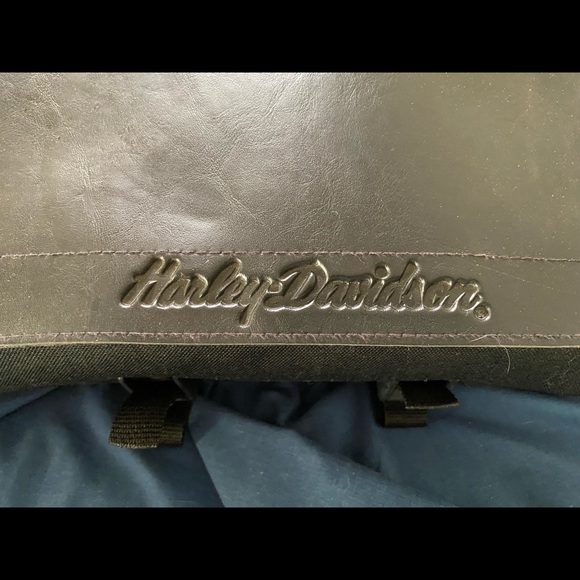 Harley-Davidson Other - Harley-Davidson travel bag zip/Velcro